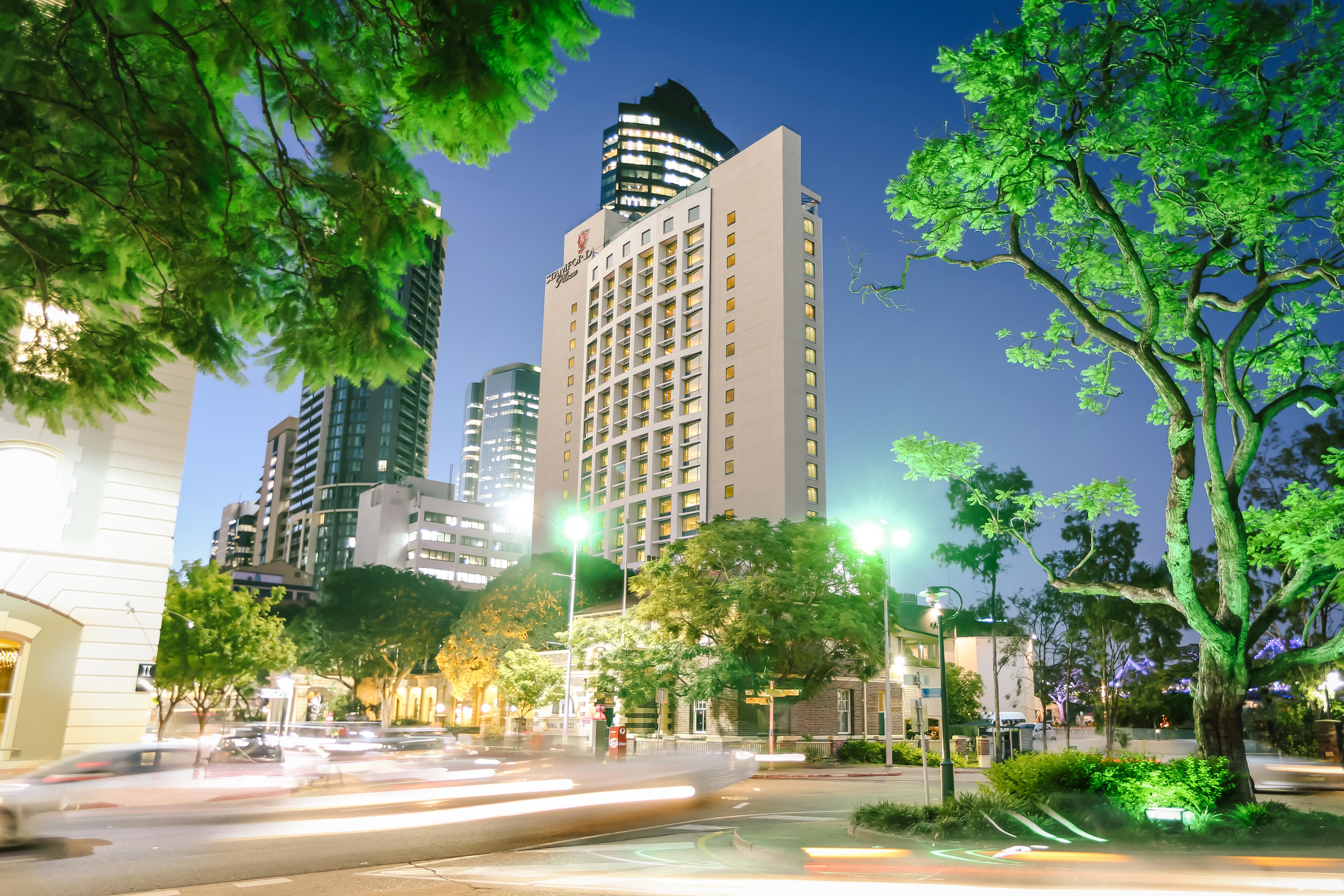 Hotel Stamford Plaza Brisbane Exterior foto The hotel at night