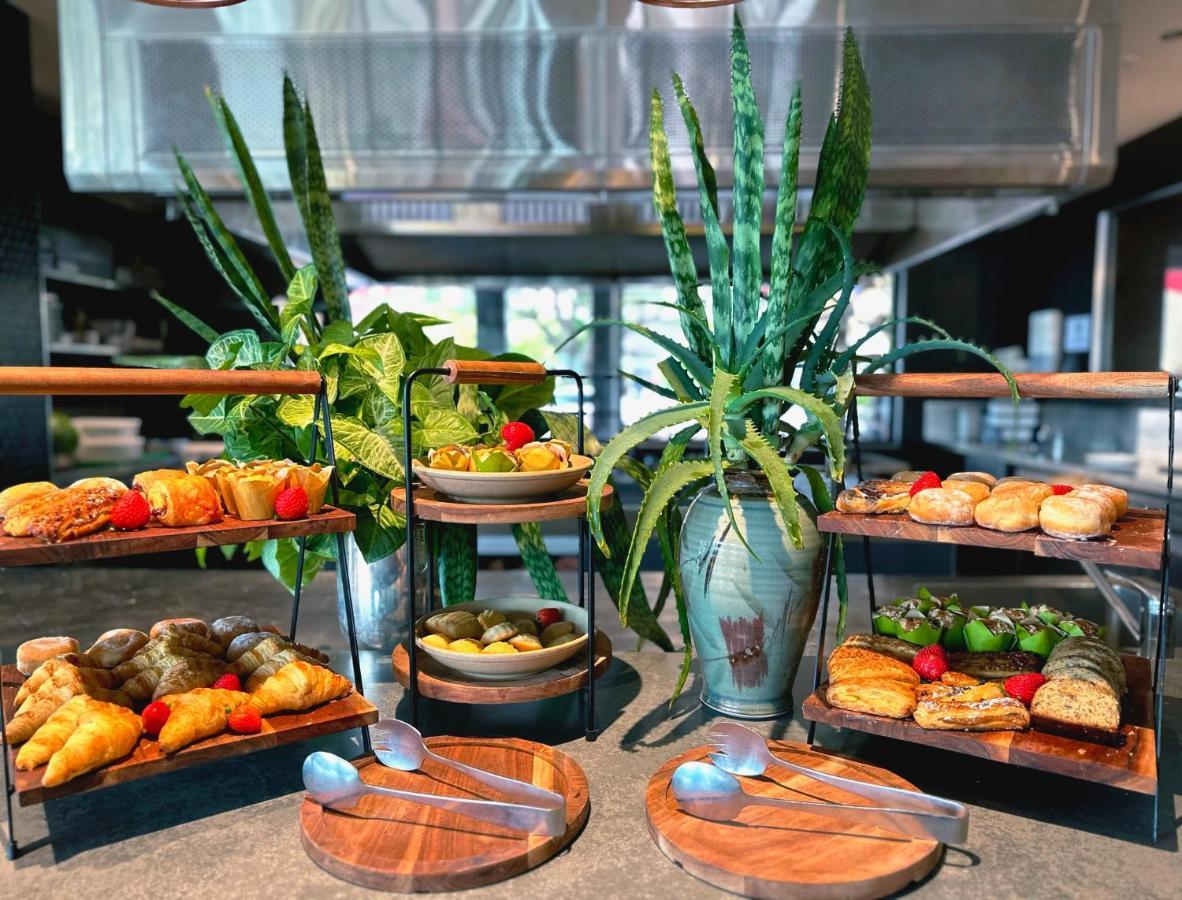 Hotel Stamford Plaza Brisbane Exterior foto A selection of tapas at a restaurant in Madrid, Spain