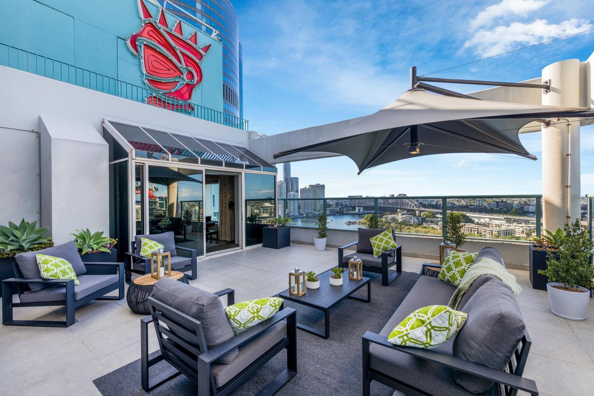 Hotel Stamford Plaza Brisbane Exterior foto The rooftop bar at the Hotel