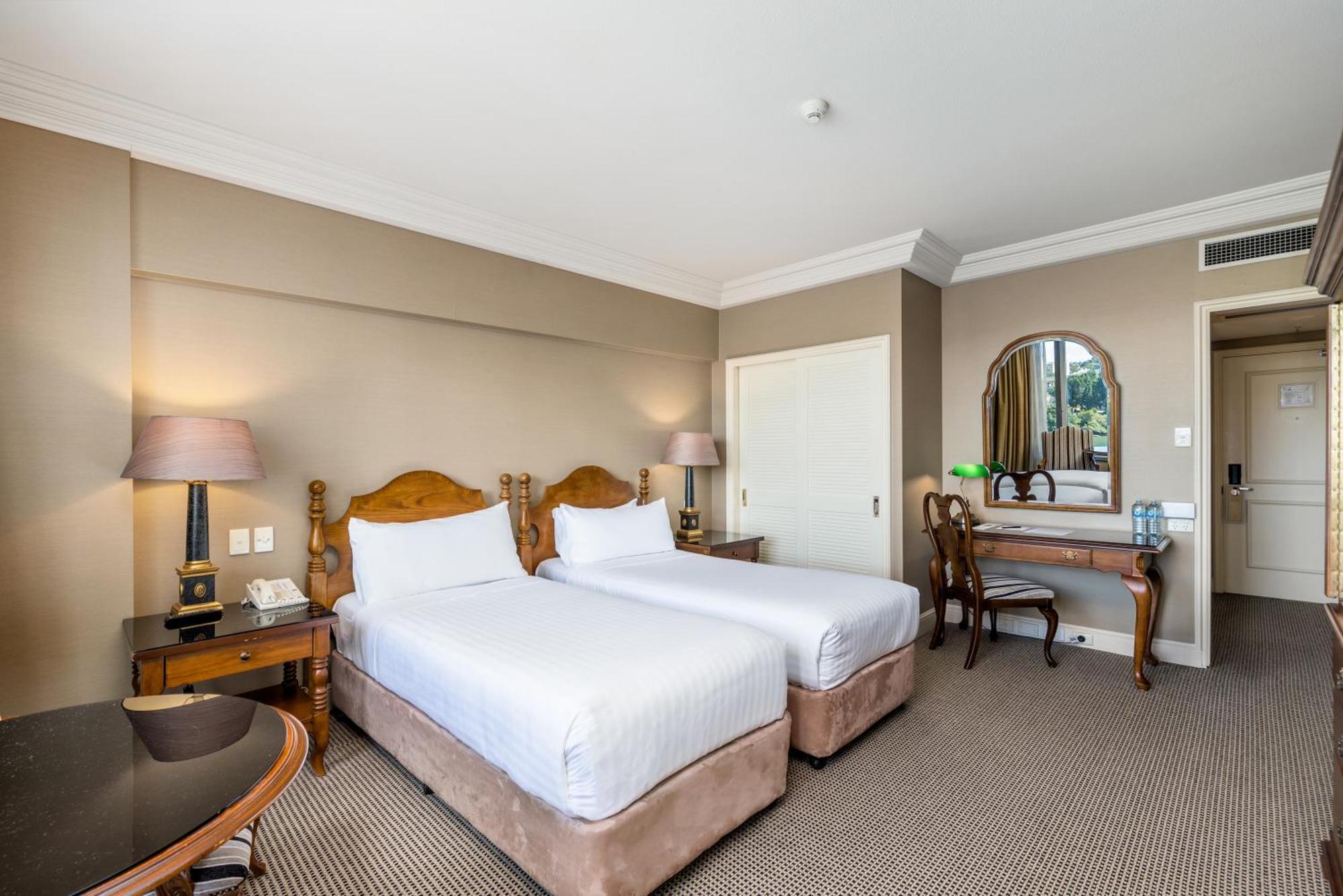 Hotel Stamford Plaza Brisbane Exterior foto A room at the Cape Town Protea Hotel