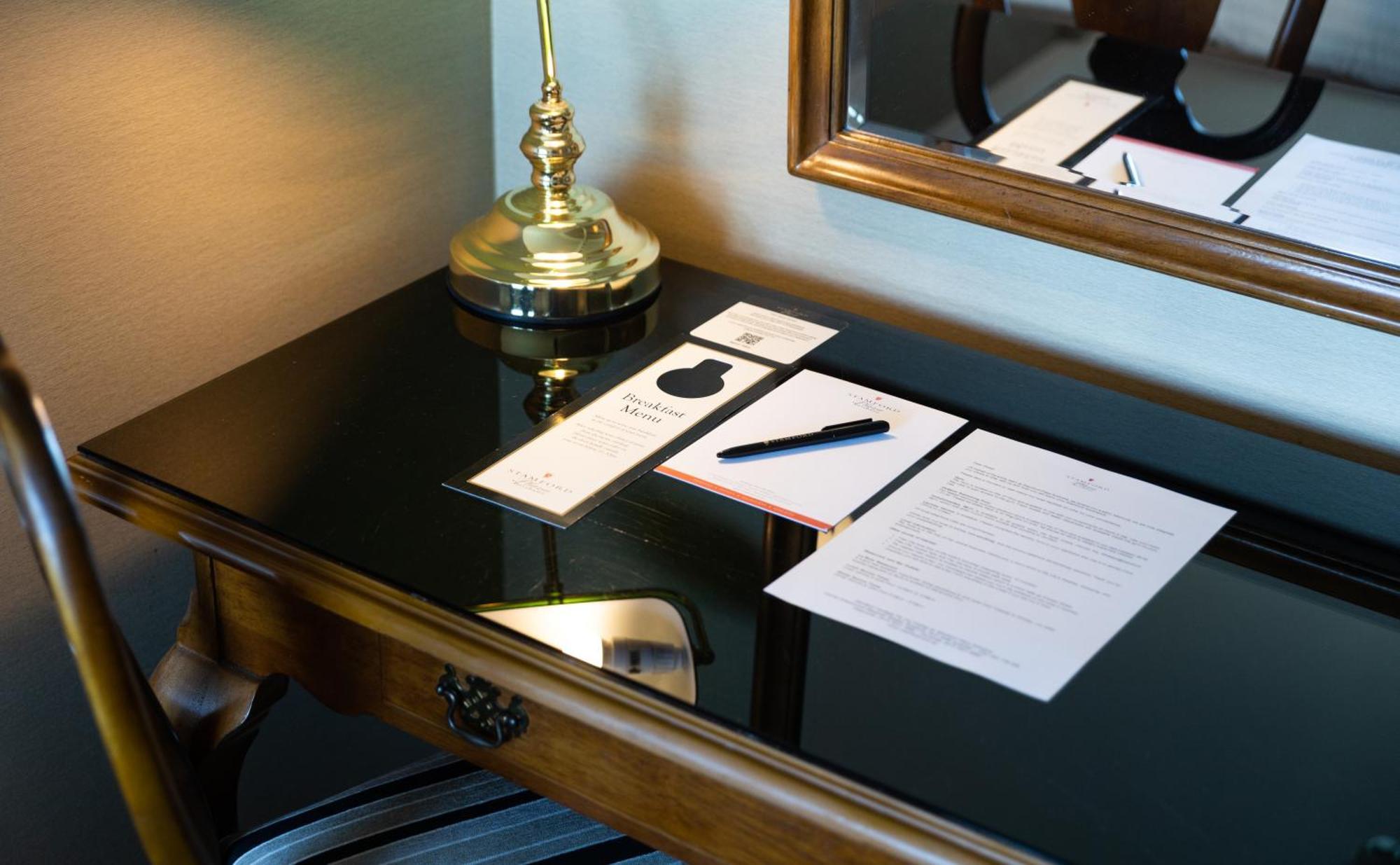 Hotel Stamford Plaza Brisbane Exterior foto A room service menu